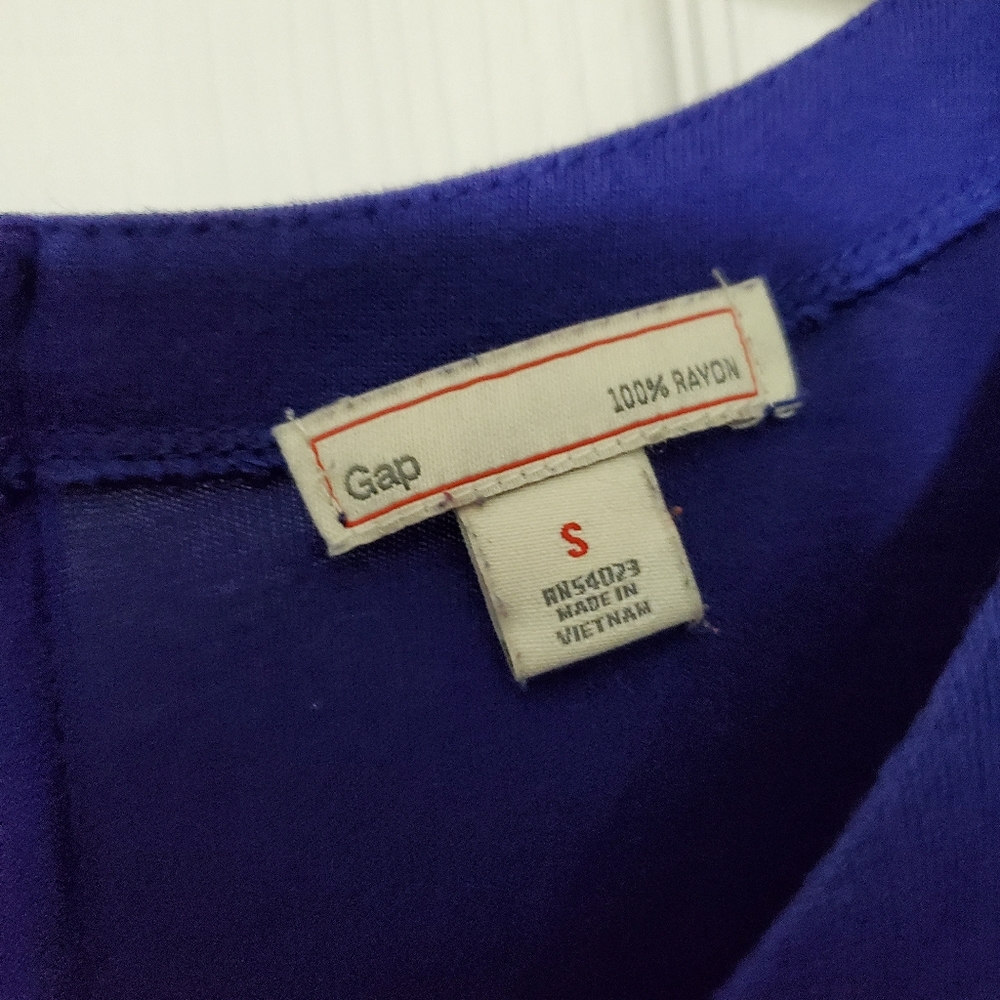 Gap Zipper Tshirt - Picture 3 of 3